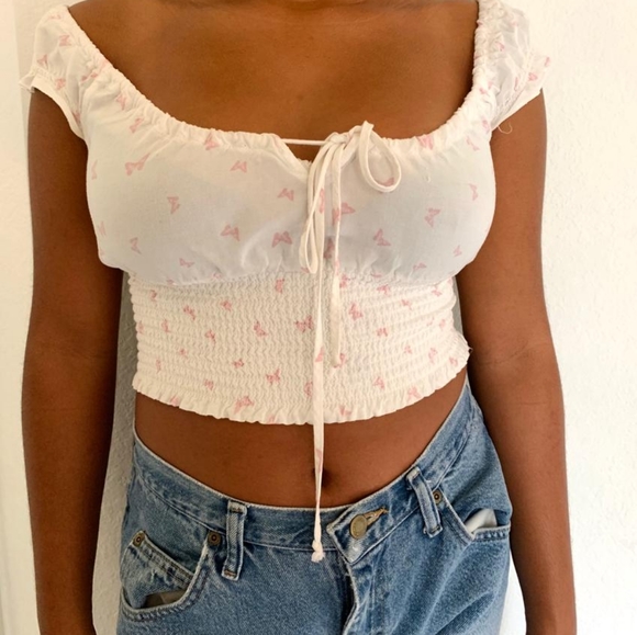 la hearts keyhole smocked top